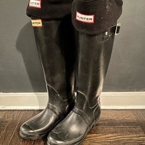 Hunter Black Rain Boots with Fleece lining inserts size 6